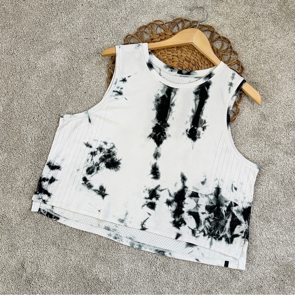 SOLD | Lululemon Train to Be Tank Top Shibori Mesh Deep Coal Size 10 - Picture 3 of 11